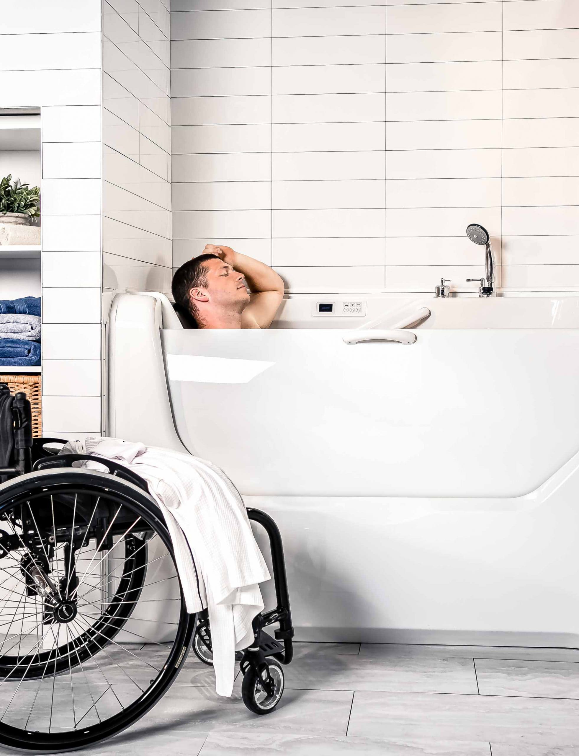 Baignoire handicapé avec porte : baignoire pour handicapé, baignoire à porte PMR — baignoire accessible, prix et modèles